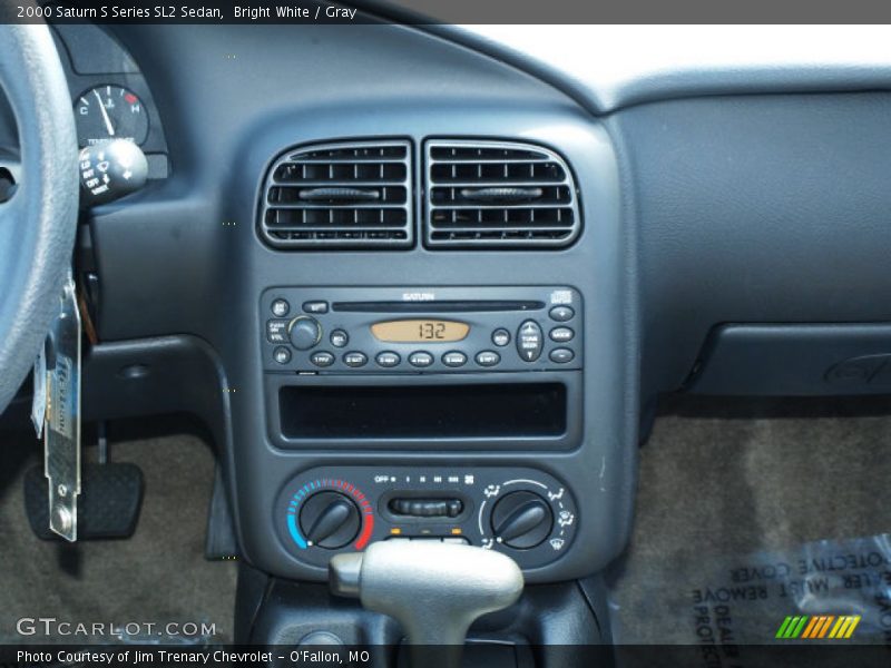 Bright White / Gray 2000 Saturn S Series SL2 Sedan