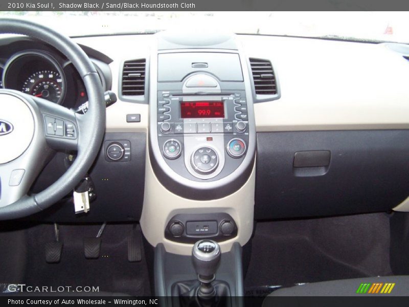 Shadow Black / Sand/Black Houndstooth Cloth 2010 Kia Soul !