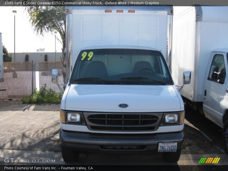 Oxford White / Medium Graphite 1999 Ford E Series Cutaway E350 Commercial Utility Truck