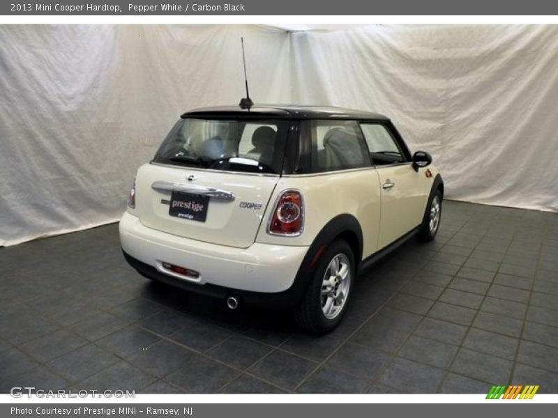 Pepper White / Carbon Black 2013 Mini Cooper Hardtop