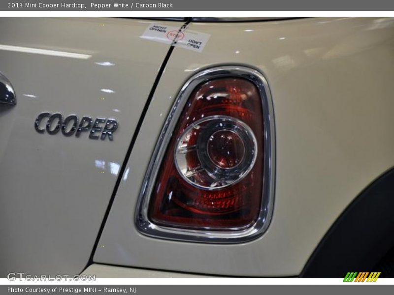 Pepper White / Carbon Black 2013 Mini Cooper Hardtop