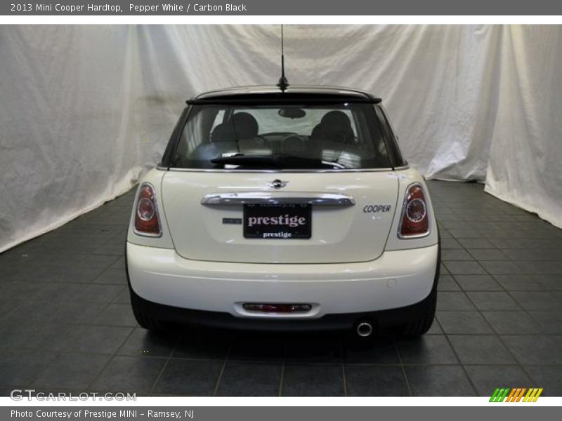 Pepper White / Carbon Black 2013 Mini Cooper Hardtop