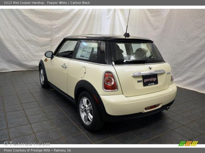 Pepper White / Carbon Black 2013 Mini Cooper Hardtop