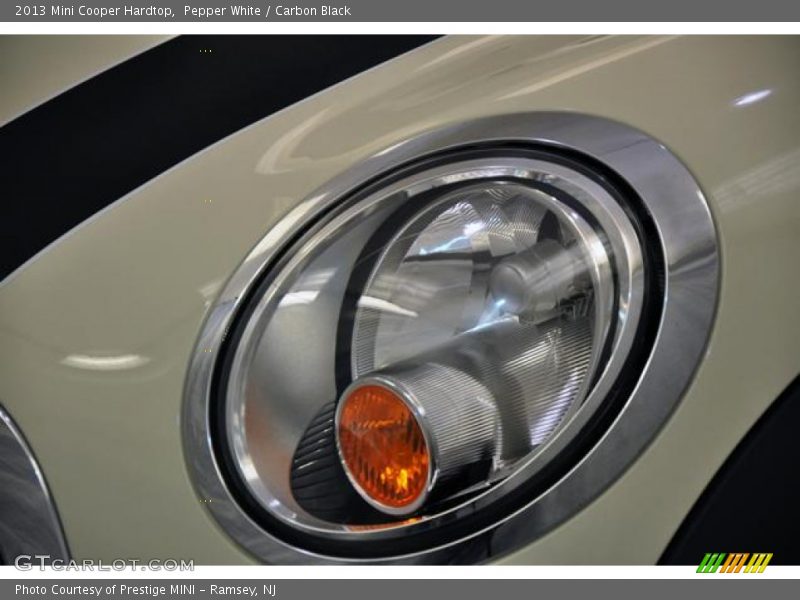 Pepper White / Carbon Black 2013 Mini Cooper Hardtop