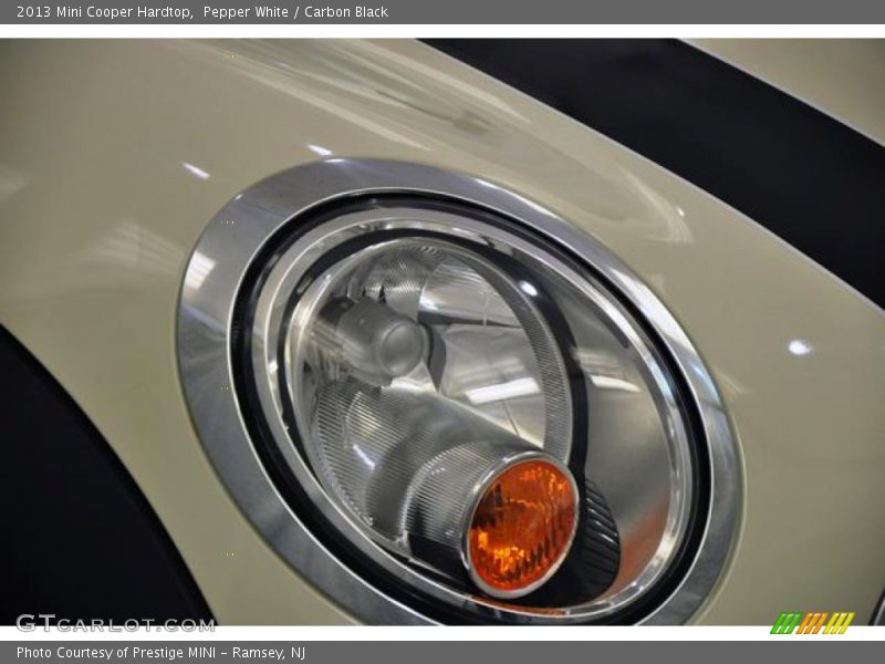 Pepper White / Carbon Black 2013 Mini Cooper Hardtop