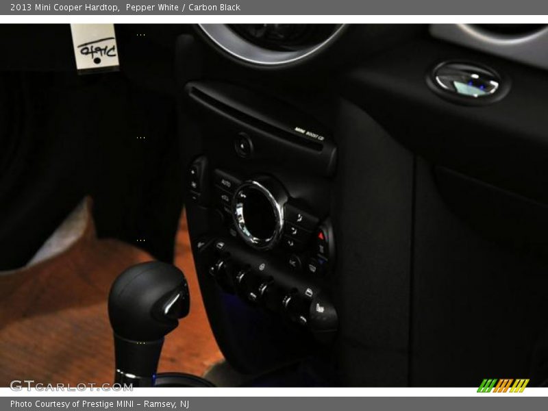 Pepper White / Carbon Black 2013 Mini Cooper Hardtop