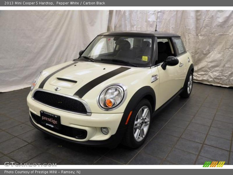 Pepper White / Carbon Black 2013 Mini Cooper S Hardtop