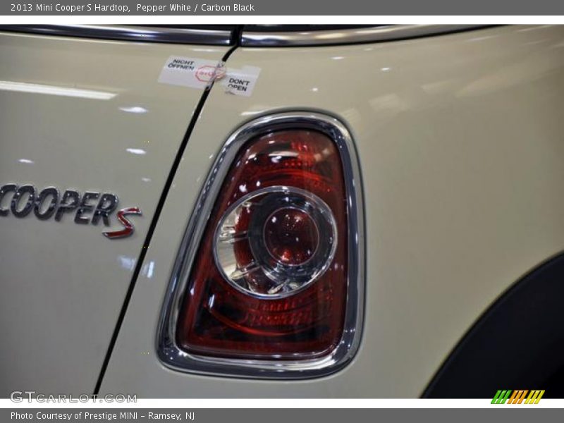 Pepper White / Carbon Black 2013 Mini Cooper S Hardtop