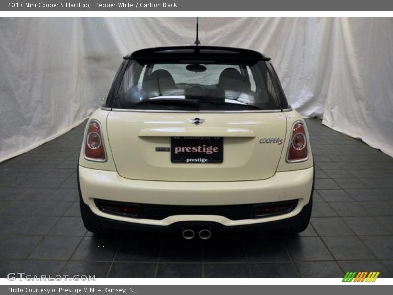Pepper White / Carbon Black 2013 Mini Cooper S Hardtop