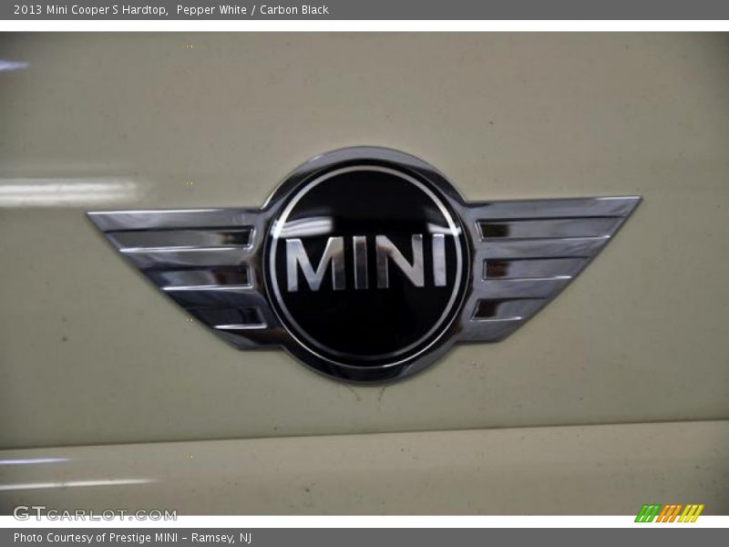 Pepper White / Carbon Black 2013 Mini Cooper S Hardtop