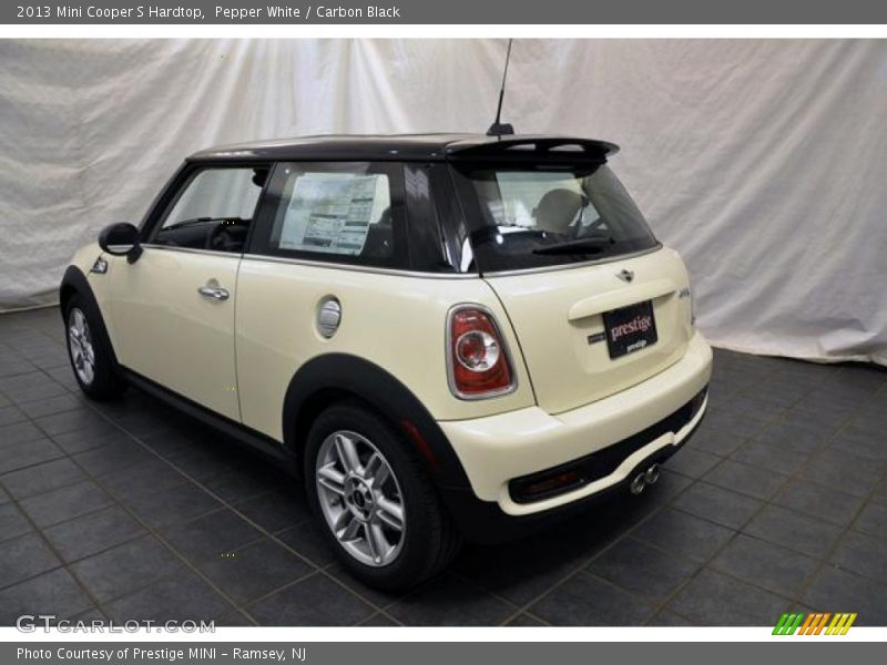 Pepper White / Carbon Black 2013 Mini Cooper S Hardtop
