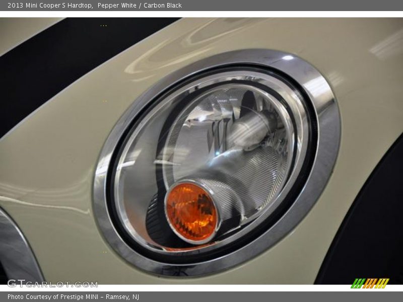 Pepper White / Carbon Black 2013 Mini Cooper S Hardtop