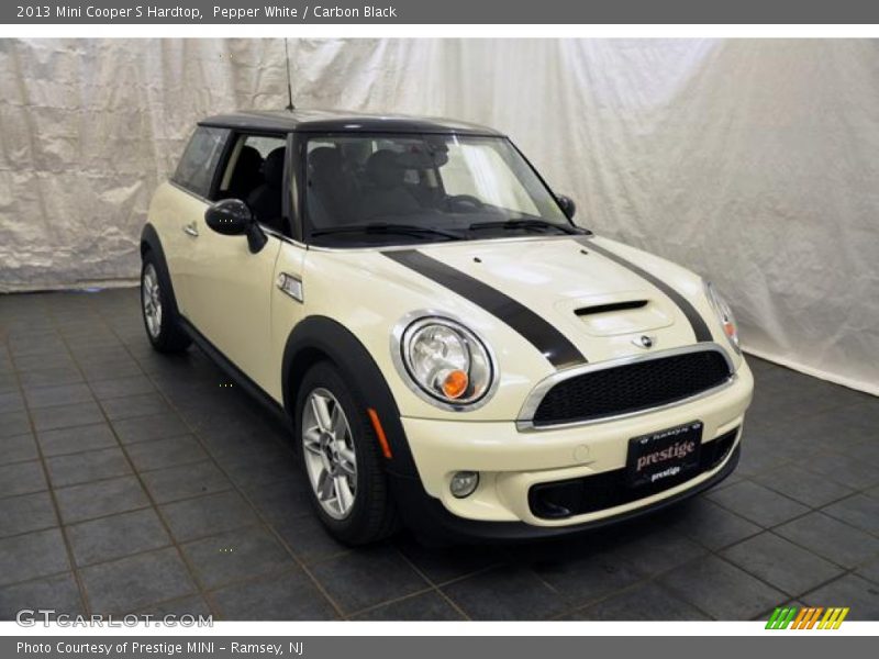 Pepper White / Carbon Black 2013 Mini Cooper S Hardtop