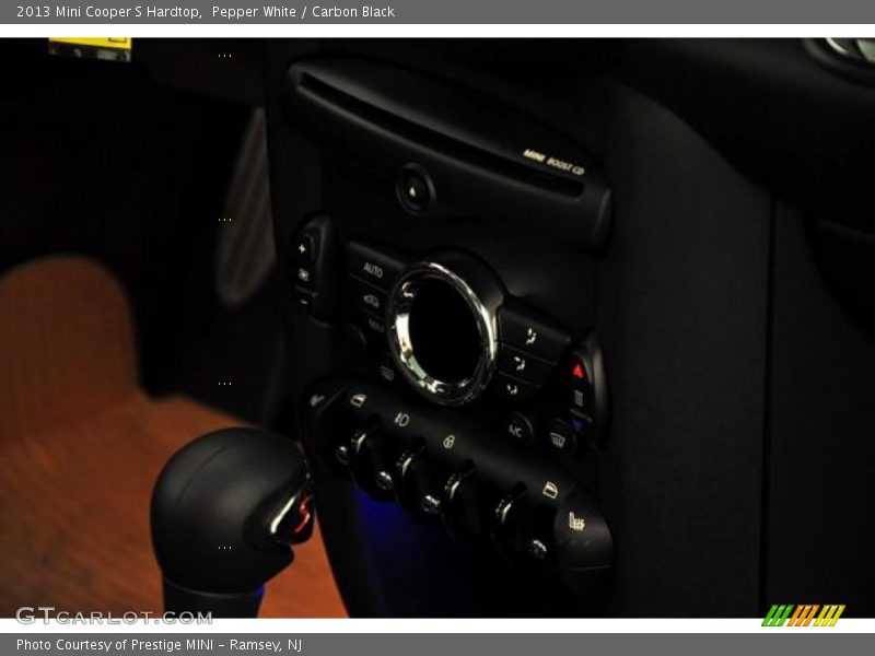 Pepper White / Carbon Black 2013 Mini Cooper S Hardtop