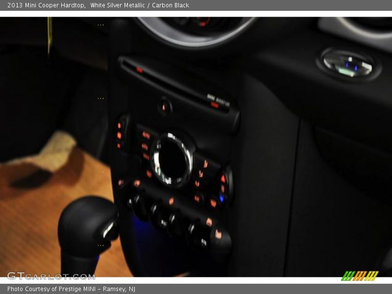 White Silver Metallic / Carbon Black 2013 Mini Cooper Hardtop