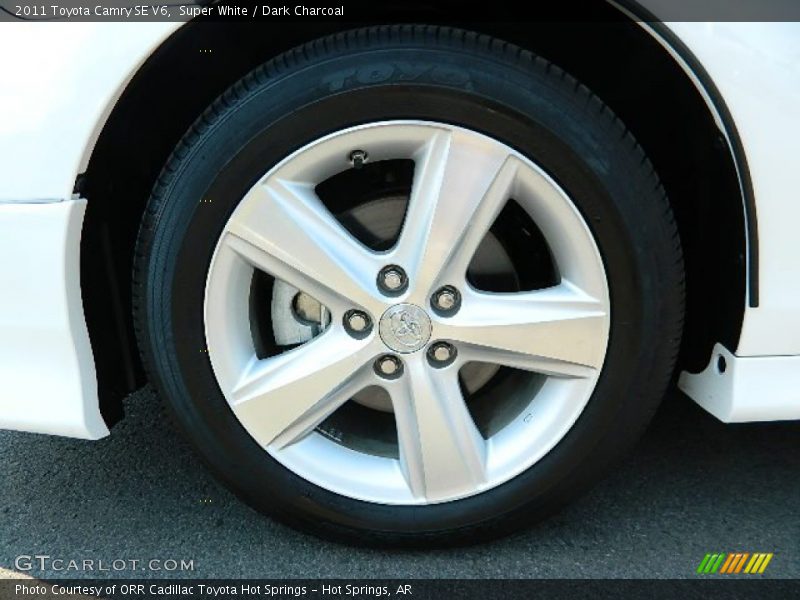 Super White / Dark Charcoal 2011 Toyota Camry SE V6