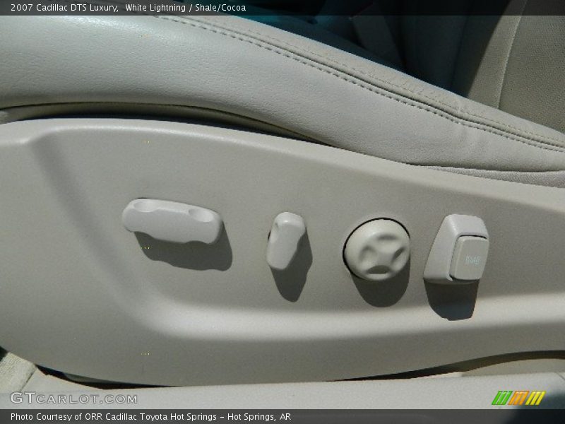White Lightning / Shale/Cocoa 2007 Cadillac DTS Luxury