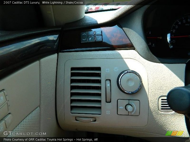 White Lightning / Shale/Cocoa 2007 Cadillac DTS Luxury
