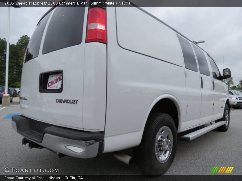 Summit White / Neutral 2005 Chevrolet Express 2500 Commercial Van