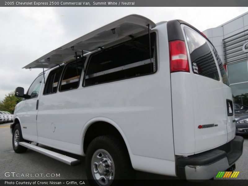Summit White / Neutral 2005 Chevrolet Express 2500 Commercial Van