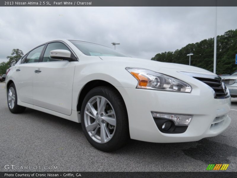 Front 3/4 View of 2013 Altima 2.5 SL