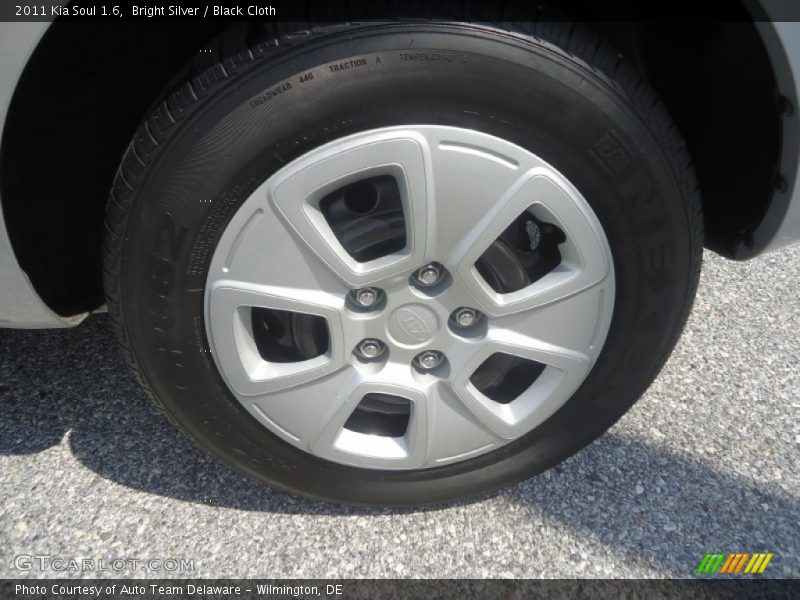 Bright Silver / Black Cloth 2011 Kia Soul 1.6