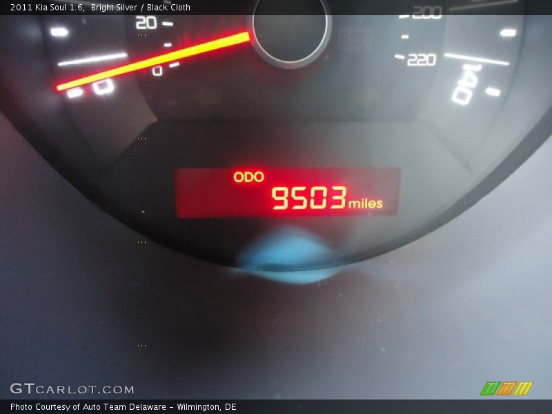 Bright Silver / Black Cloth 2011 Kia Soul 1.6