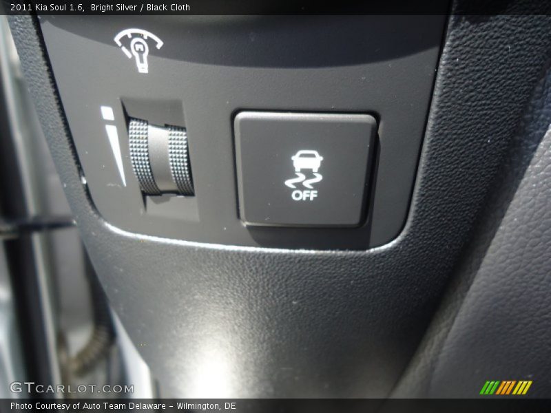 Bright Silver / Black Cloth 2011 Kia Soul 1.6