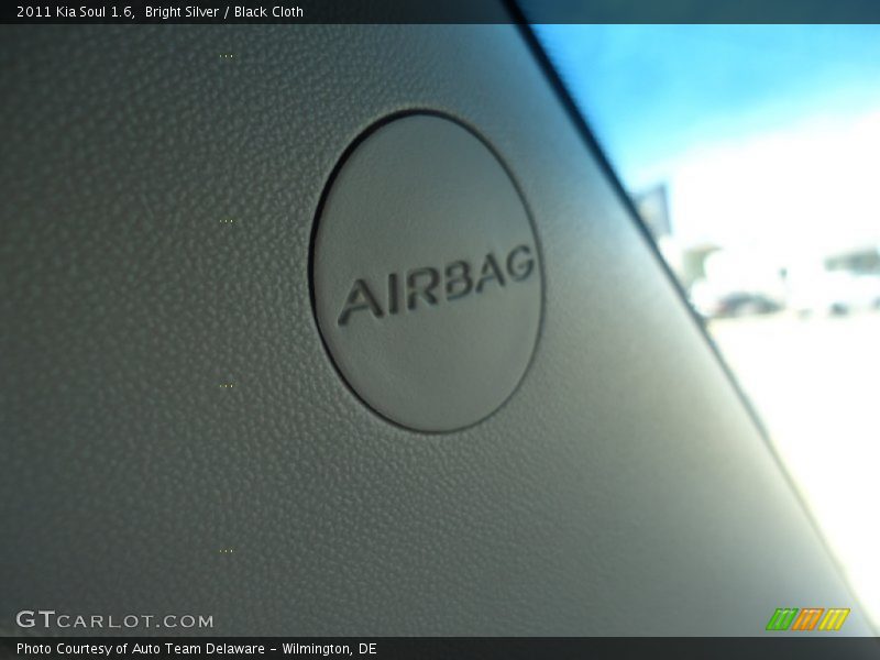 Bright Silver / Black Cloth 2011 Kia Soul 1.6