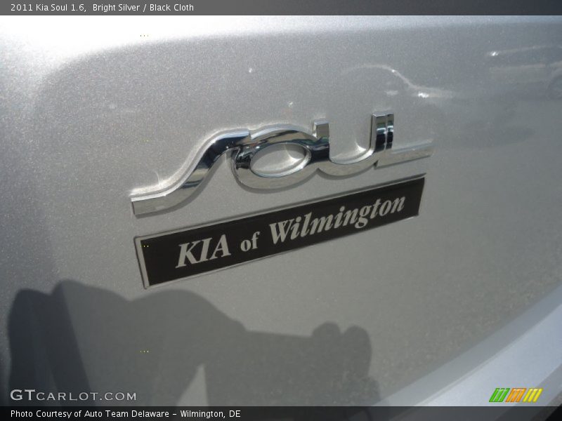 Bright Silver / Black Cloth 2011 Kia Soul 1.6