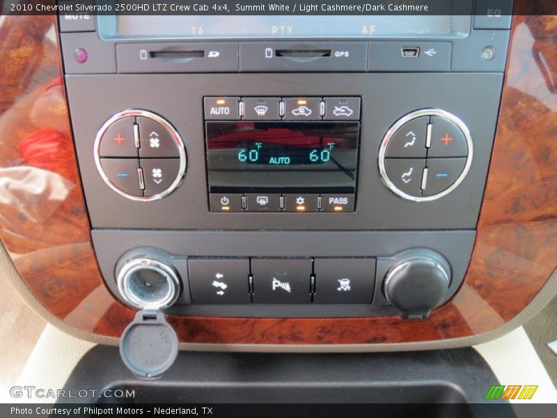 Controls of 2010 Silverado 2500HD LTZ Crew Cab 4x4