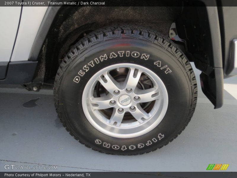 Titanium Metallic / Dark Charcoal 2007 Toyota FJ Cruiser