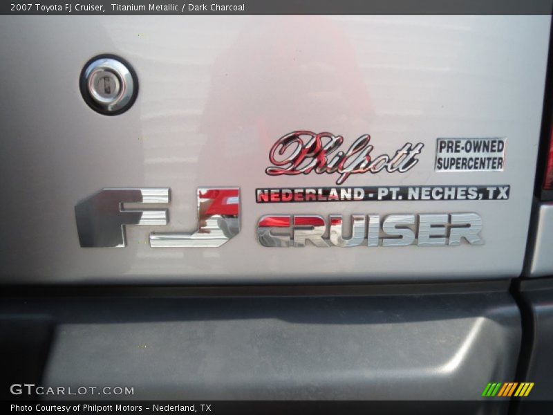Titanium Metallic / Dark Charcoal 2007 Toyota FJ Cruiser