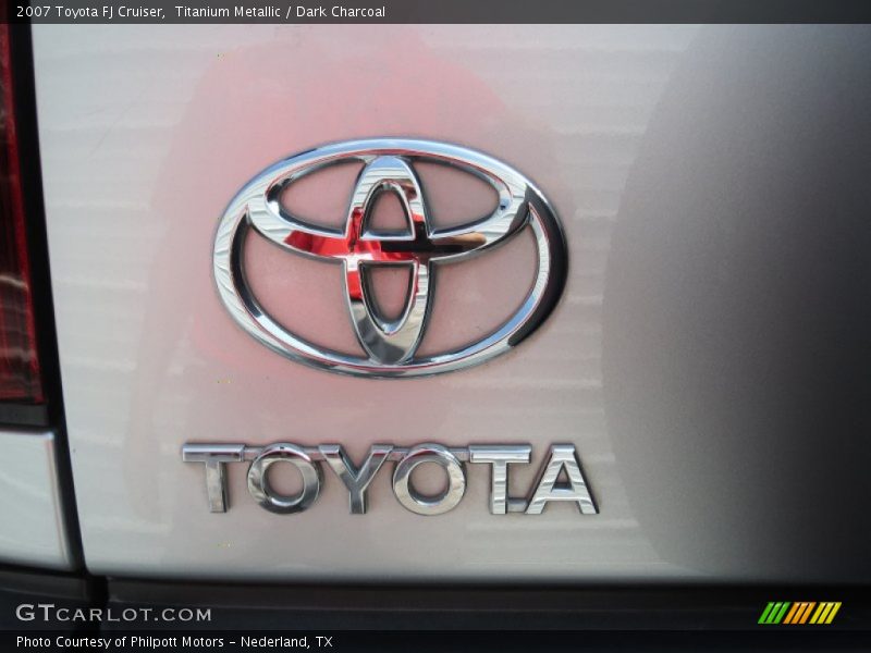Titanium Metallic / Dark Charcoal 2007 Toyota FJ Cruiser