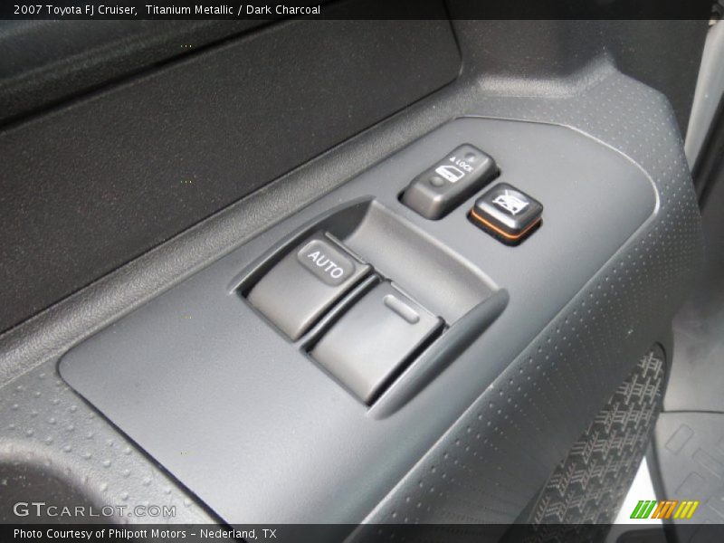 Titanium Metallic / Dark Charcoal 2007 Toyota FJ Cruiser