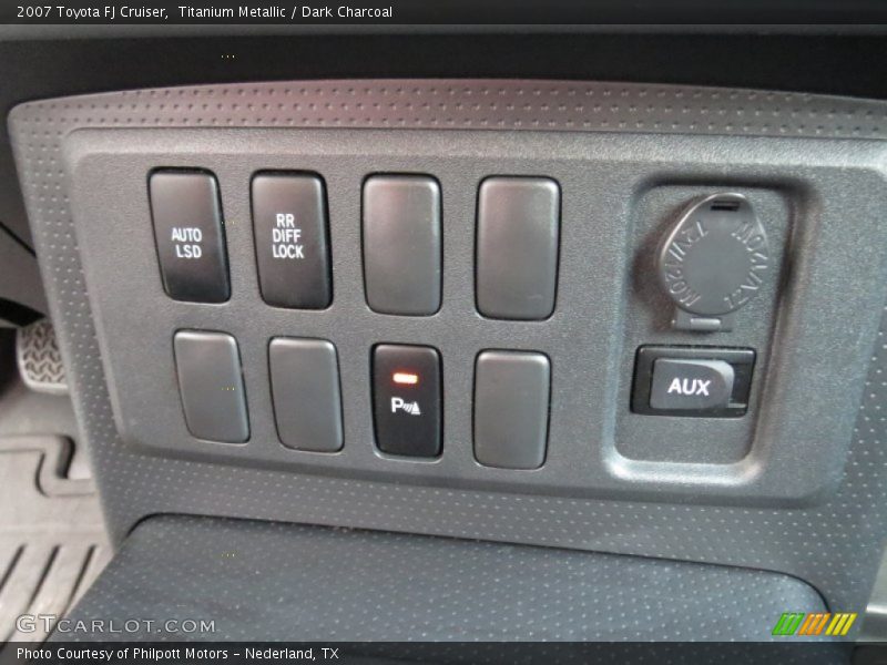 Titanium Metallic / Dark Charcoal 2007 Toyota FJ Cruiser