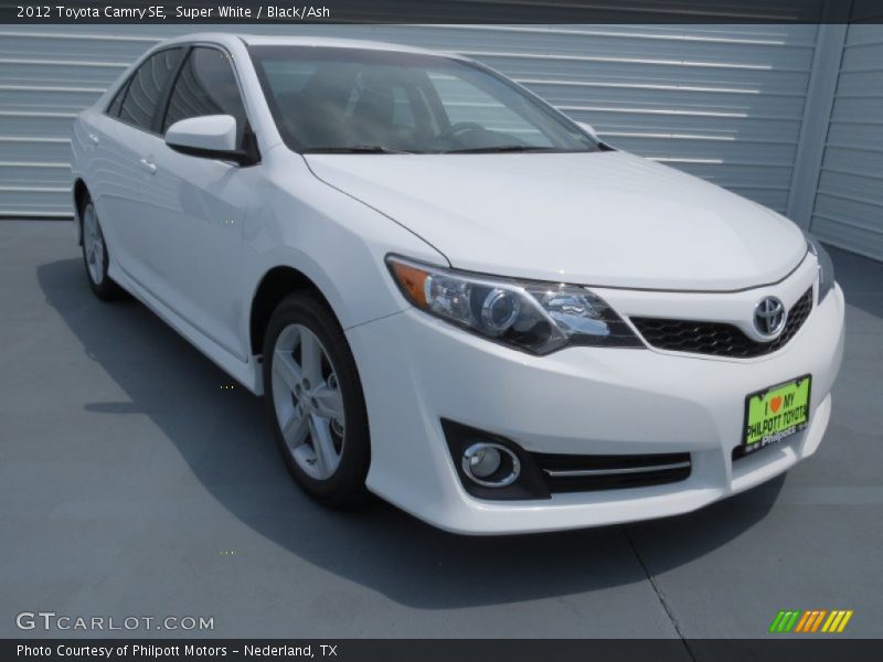 Super White / Black/Ash 2012 Toyota Camry SE