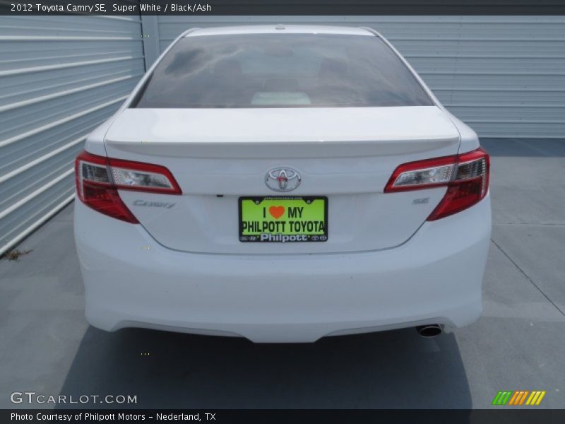 Super White / Black/Ash 2012 Toyota Camry SE
