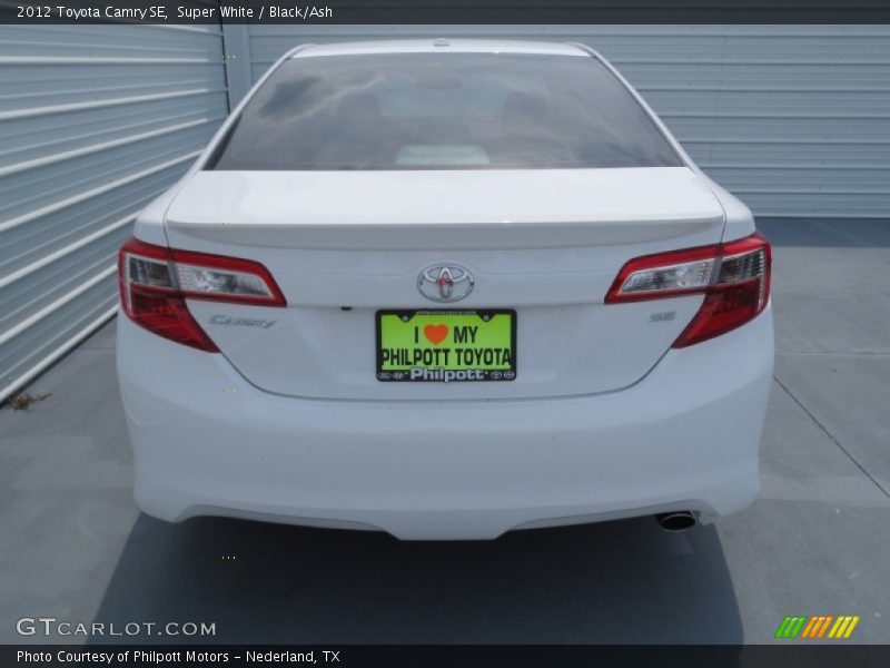 Super White / Black/Ash 2012 Toyota Camry SE