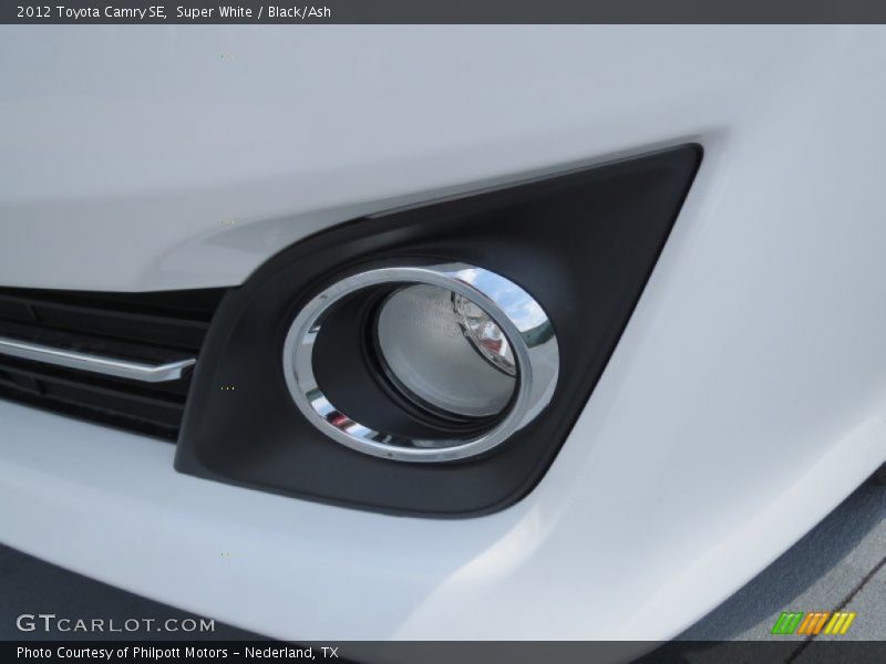 Super White / Black/Ash 2012 Toyota Camry SE
