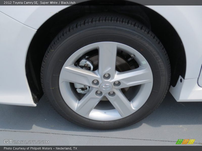 Super White / Black/Ash 2012 Toyota Camry SE