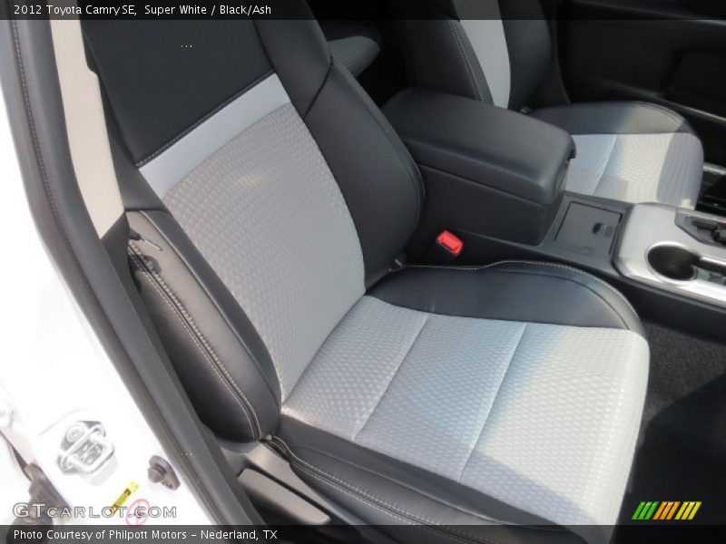 Super White / Black/Ash 2012 Toyota Camry SE