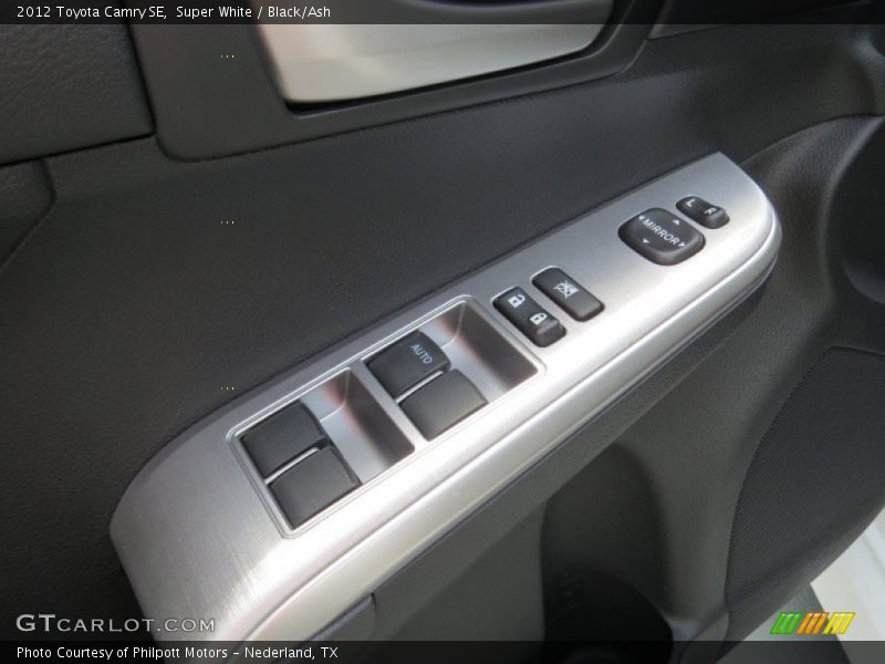 Super White / Black/Ash 2012 Toyota Camry SE