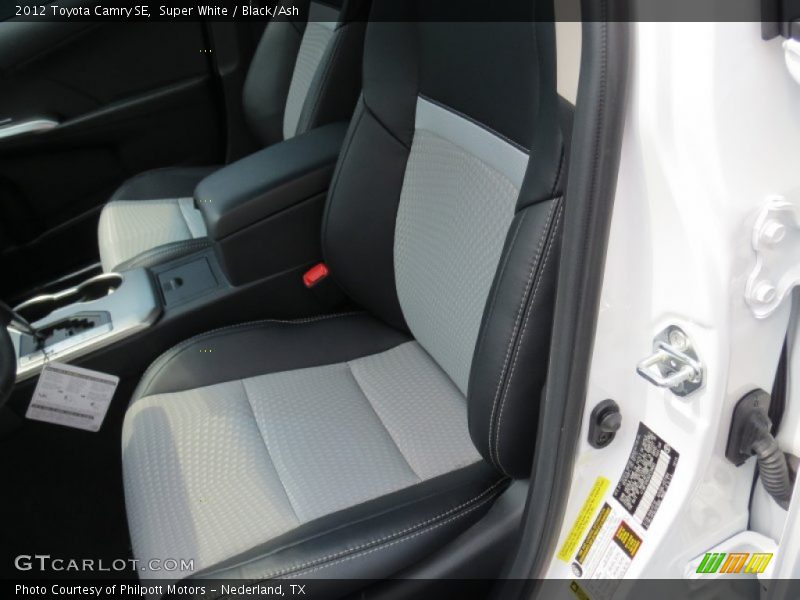 Super White / Black/Ash 2012 Toyota Camry SE