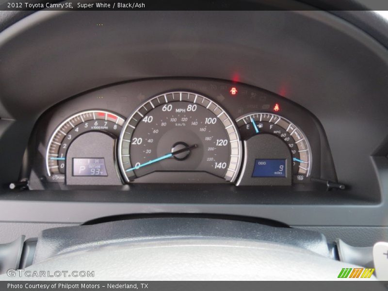Super White / Black/Ash 2012 Toyota Camry SE