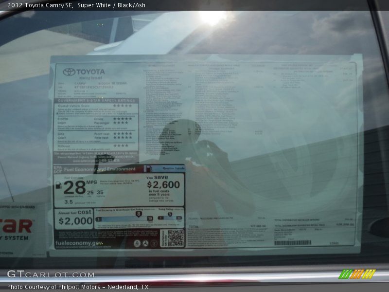 Super White / Black/Ash 2012 Toyota Camry SE