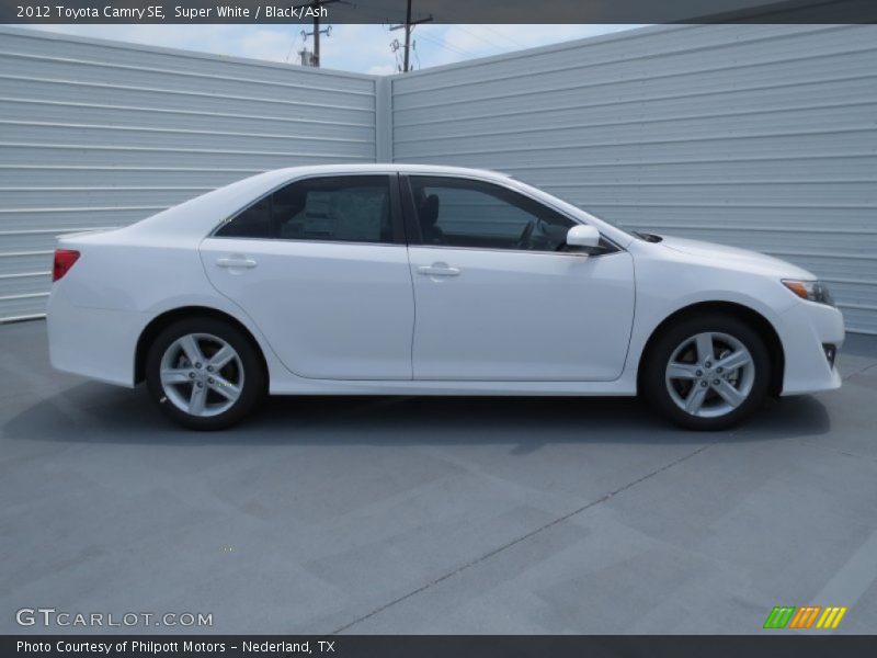 Super White / Black/Ash 2012 Toyota Camry SE