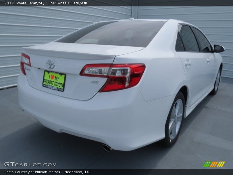 Super White / Black/Ash 2012 Toyota Camry SE