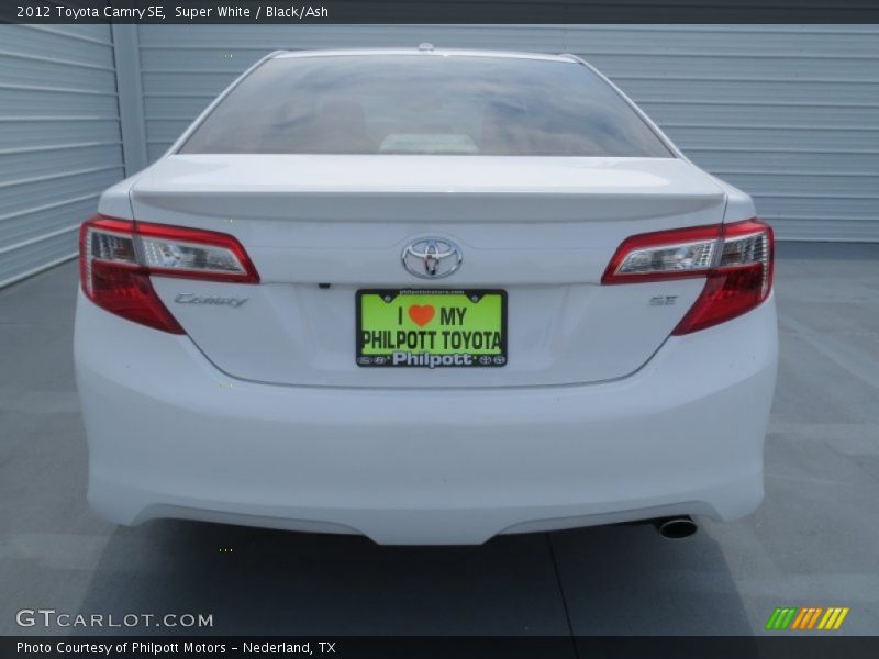 Super White / Black/Ash 2012 Toyota Camry SE