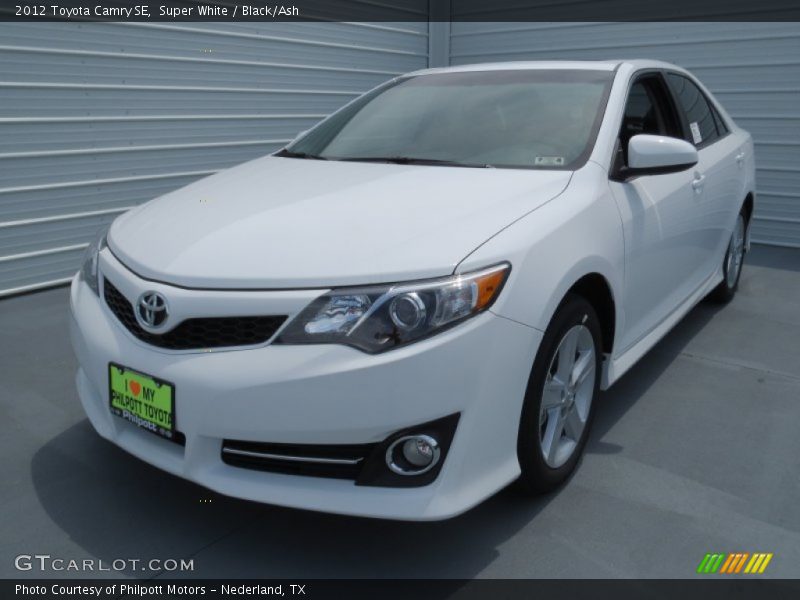 Super White / Black/Ash 2012 Toyota Camry SE